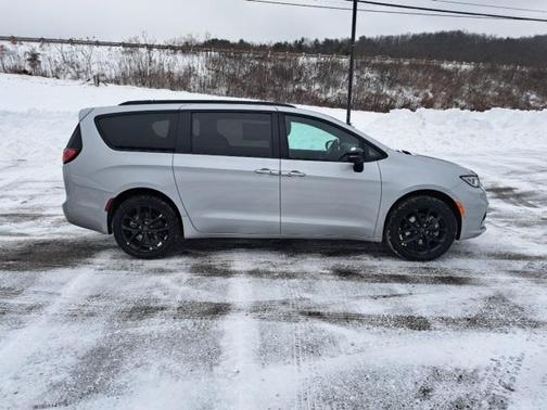 2026 Chrysler Pacifica Select AWD