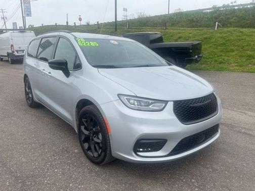 Silver Mist 2026 Chrysler Pacifica Select