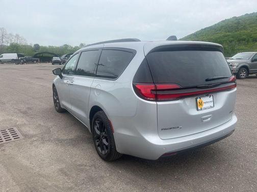 Silver Mist Clearcoat 2026 Chrysler Pacifica Select