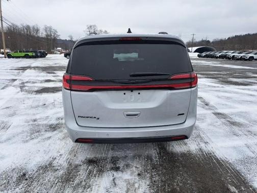 2026 Chrysler Pacifica Select AWD