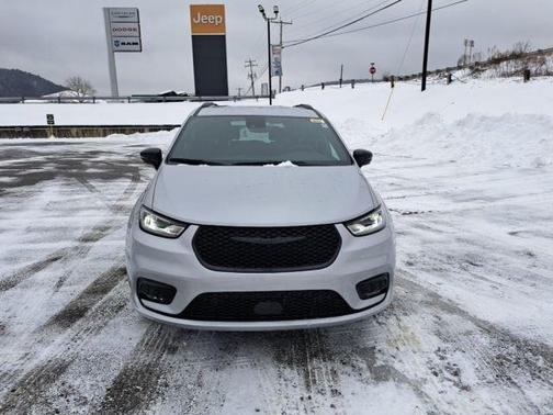 2026 Chrysler Pacifica Select AWD