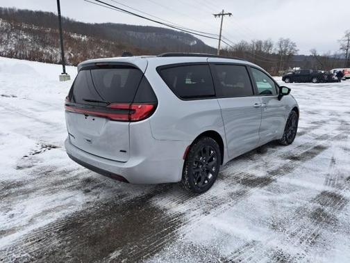 2026 Chrysler Pacifica Select AWD