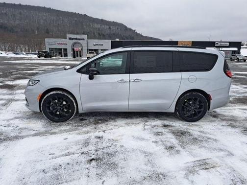 2026 Chrysler Pacifica Select AWD