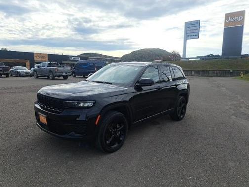 2022 Jeep Grand Cherokee Altitude