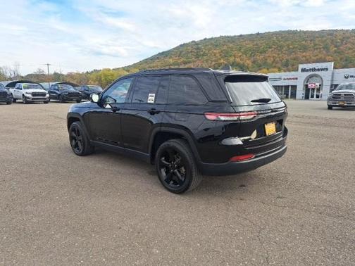 2022 Jeep Grand Cherokee Altitude