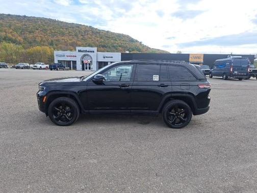2022 Jeep Grand Cherokee Altitude