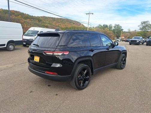 2022 Jeep Grand Cherokee Altitude
