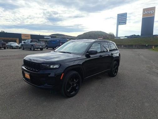 2022 Jeep Grand Cherokee Altitude