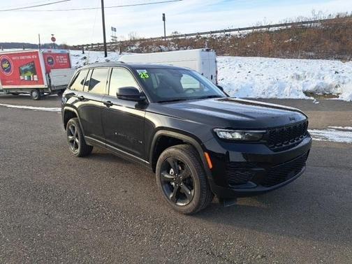 2025 Jeep Grand Cherokee Laredo