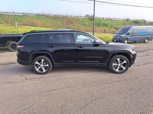 Black 2023 Jeep Grand Cherokee L Limited