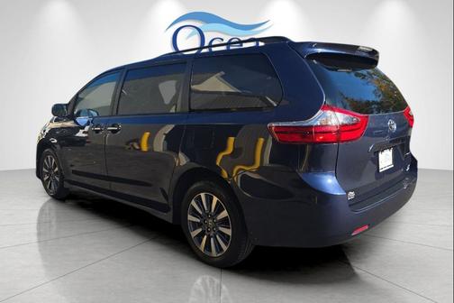 2020 Toyota Sienna XLE Premium