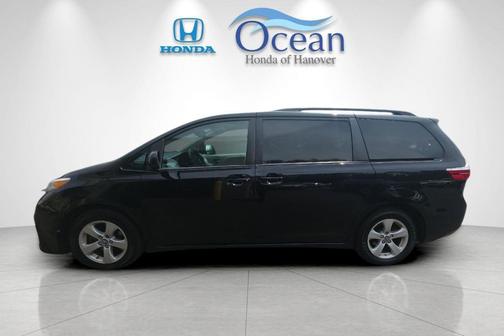 Midnight Black Metallic 2019 Toyota Sienna LE