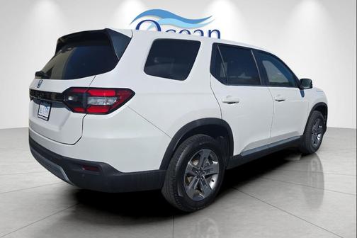 2023 Honda Pilot AWD EX-L 8 Passenger