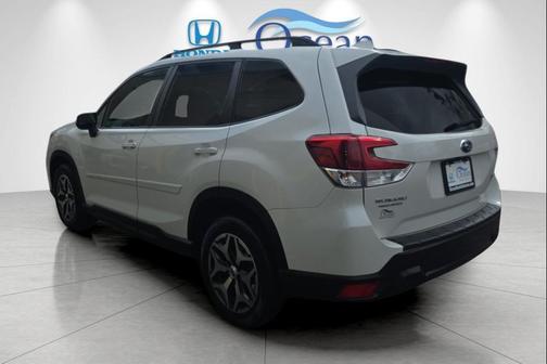Crystal White Pearl 2020 Subaru Forester Premium
