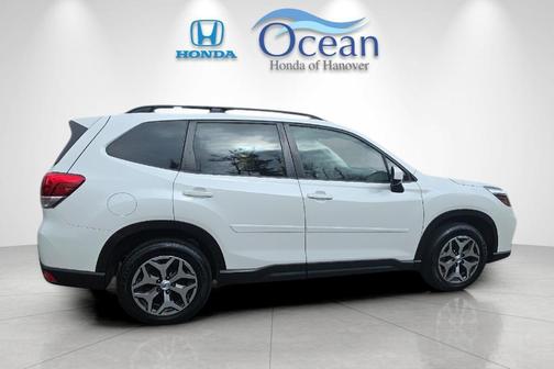 Crystal White Pearl 2020 Subaru Forester Premium