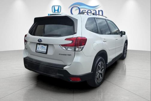 Crystal White Pearl 2020 Subaru Forester Premium