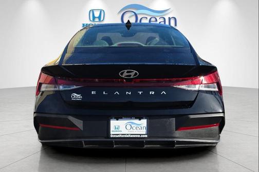 2024 Hyundai ELANTRA SE