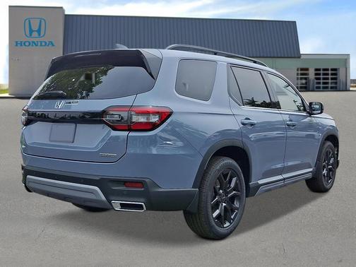 2025 Honda Pilot Touring 8-Passenger