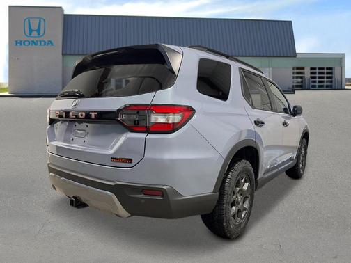 Sonic Gray Pearl 2026 Honda Pilot TrailSport