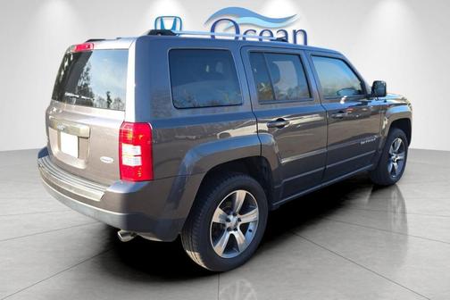 Granite Crystal Metallic Clearcoat 2016 Jeep Patriot High Altitude