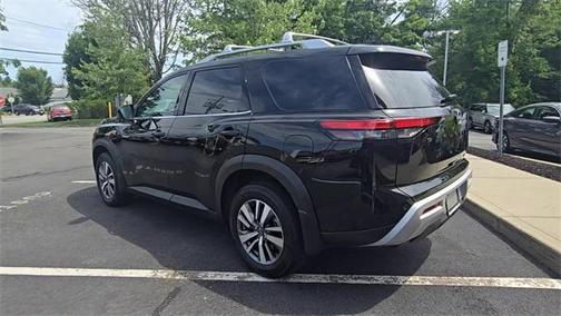2024 Nissan Pathfinder SL 4WD