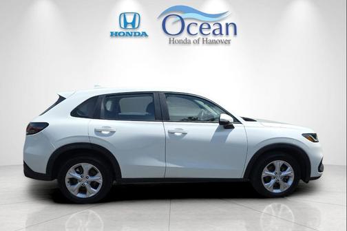 Platinum White Pearl 2023 Honda HR-V LX