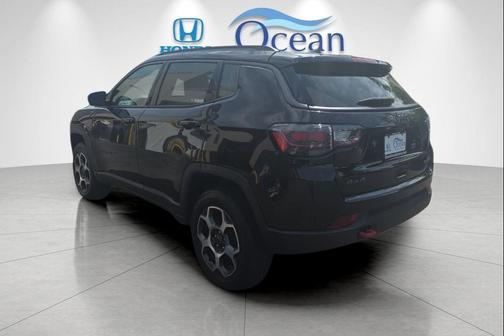 Diamond Black Crystal Pearlcoat 2022 Jeep Compass Trailhawk