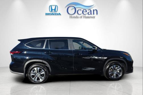 2025 Toyota Highlander XLE