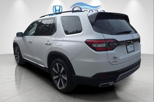 Platinum White Pearl 2023 Honda Pilot AWD Elite