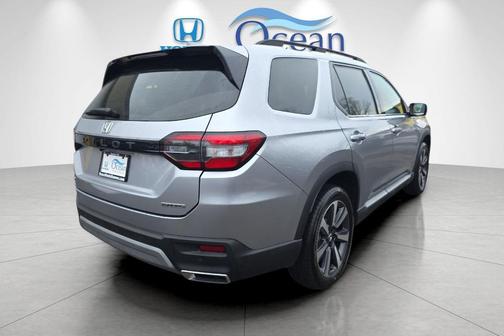 2023 Honda Pilot Touring 8-Passenger