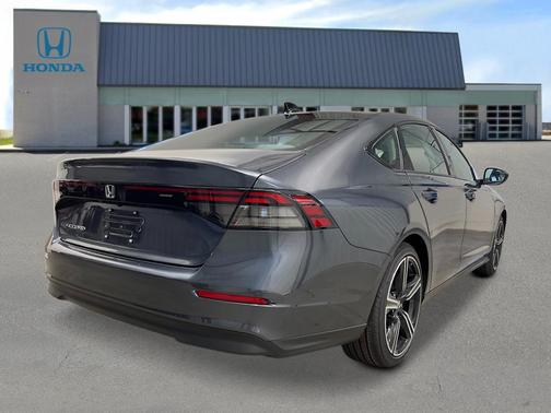 Meteorite Gray Metallic 2026 Honda Accord SE