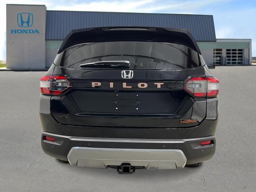 Crystal Black Pearl 2026 Honda Pilot TrailSport