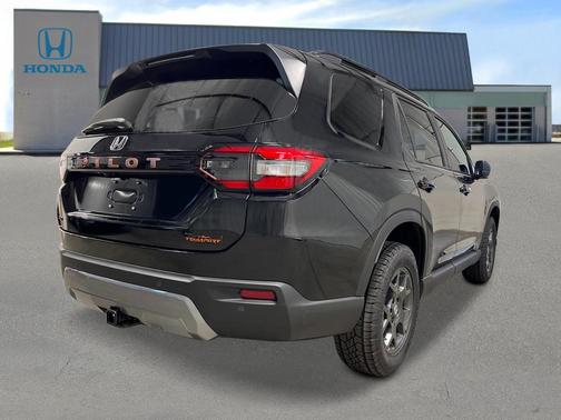 Crystal Black Pearl 2026 Honda Pilot TrailSport