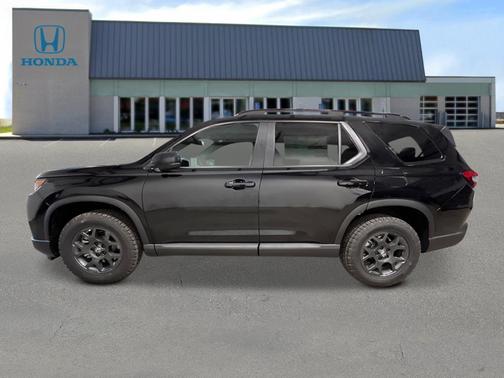 Crystal Black Pearl 2026 Honda Pilot TrailSport