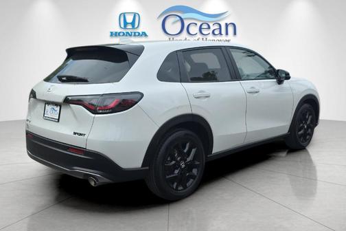Platinum White Pearl 2024 Honda HR-V Sport