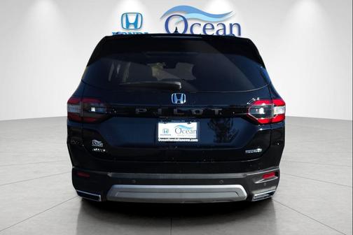 2023 Honda Pilot Touring 8-Passenger