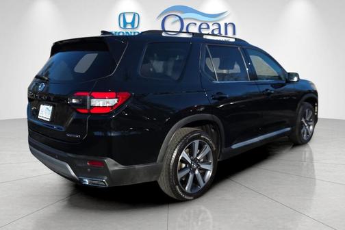 2023 Honda Pilot Touring 8-Passenger