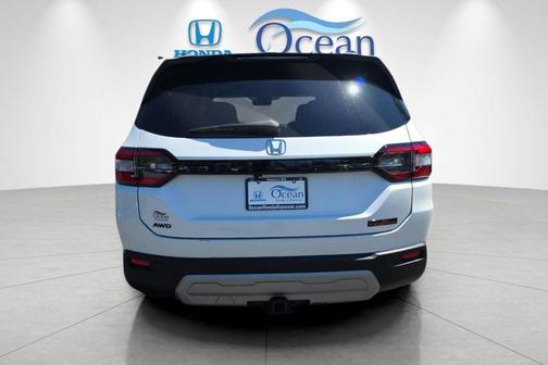 Platinum White Pearl 2025 Honda Pilot TrailSport
