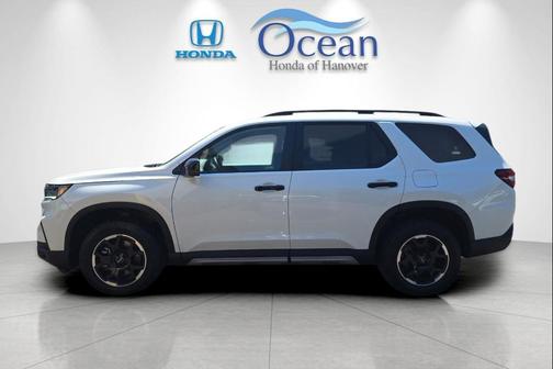 Platinum White Pearl 2025 Honda Pilot TrailSport