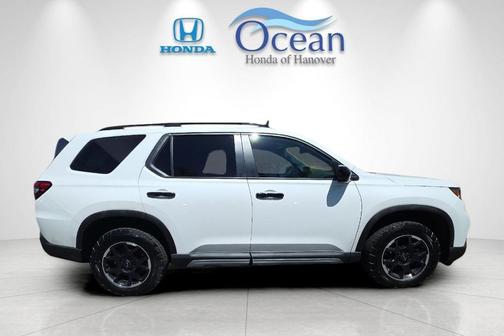 Platinum White Pearl 2025 Honda Pilot TrailSport