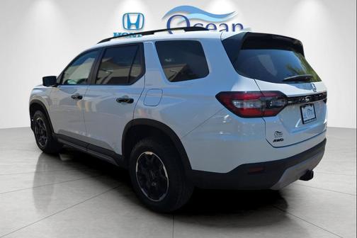 Platinum White Pearl 2025 Honda Pilot TrailSport