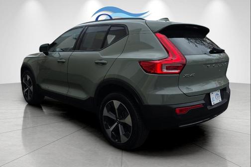 2023 Volvo XC40 B5 Plus Dark Theme