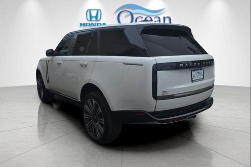 Ostuni Pearl White Premium Metallic 2025 Land Rover Range Rover P530 SE