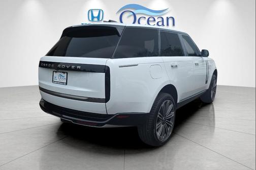 Ostuni Pearl White Premium Metallic 2025 Land Rover Range Rover P530 SE