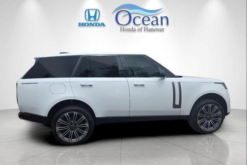 Ostuni Pearl White Premium Metallic 2025 Land Rover Range Rover P530 SE