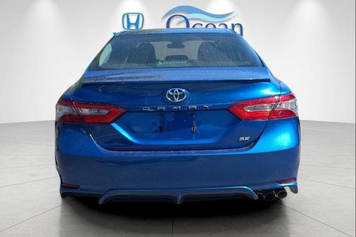 Blue Streak Metallic 2018 Toyota Camry SE
