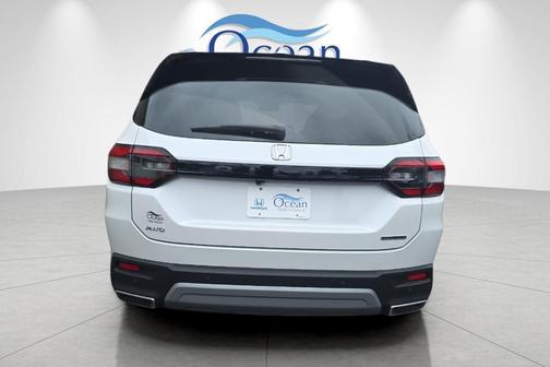 2025 Honda Pilot Touring 8-Passenger