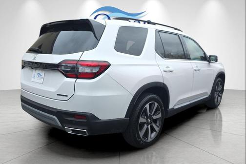 2025 Honda Pilot Touring 8-Passenger