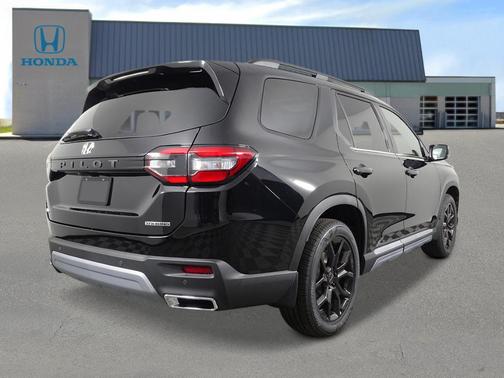 2025 Honda Pilot Touring 8-Passenger