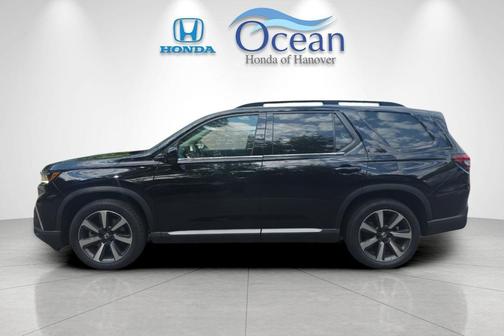 Crystal Black Pearl 2025 Honda Pilot Touring 8-Passenger